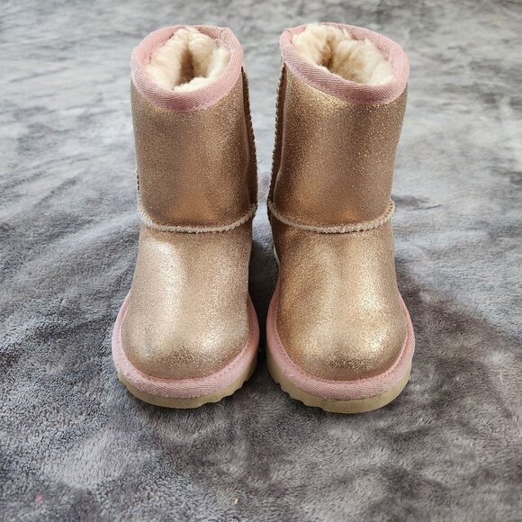 Ugg Classic II Metallic Glitter Winter/Snow Boots for a Toddler Size 8 - Picture 1 of 10